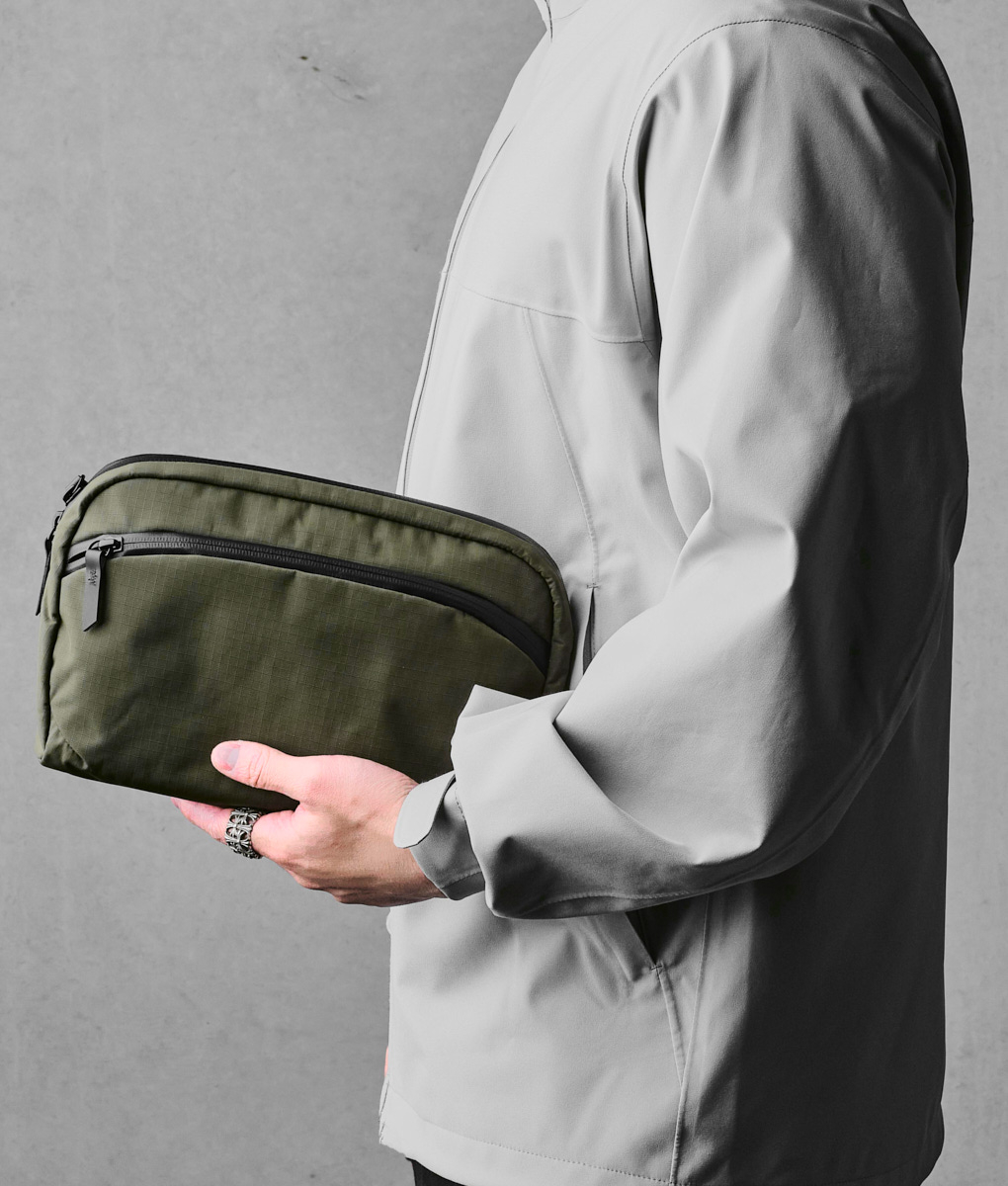 アルパカ　ALPAKA FLIGHT SLING 新品　未使用 FLIGHT SLING 2L AXOFLUX | SLING & SHOULDER | 【公式】ALPAKA (アルパカ)